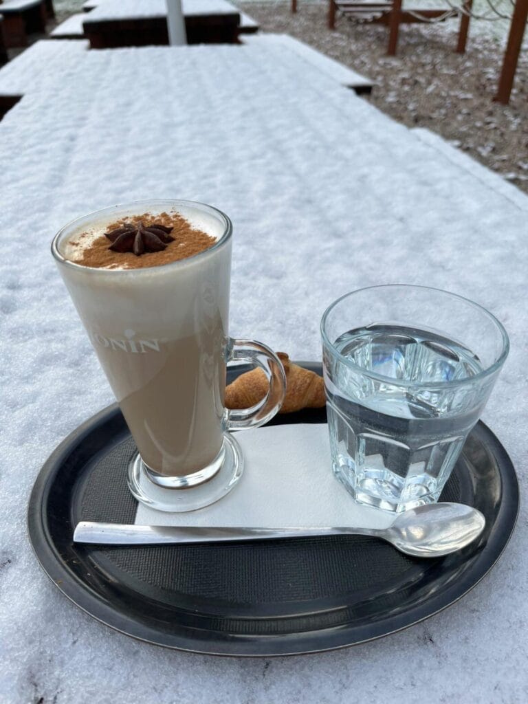 Bar Bazenček — Caffe latte