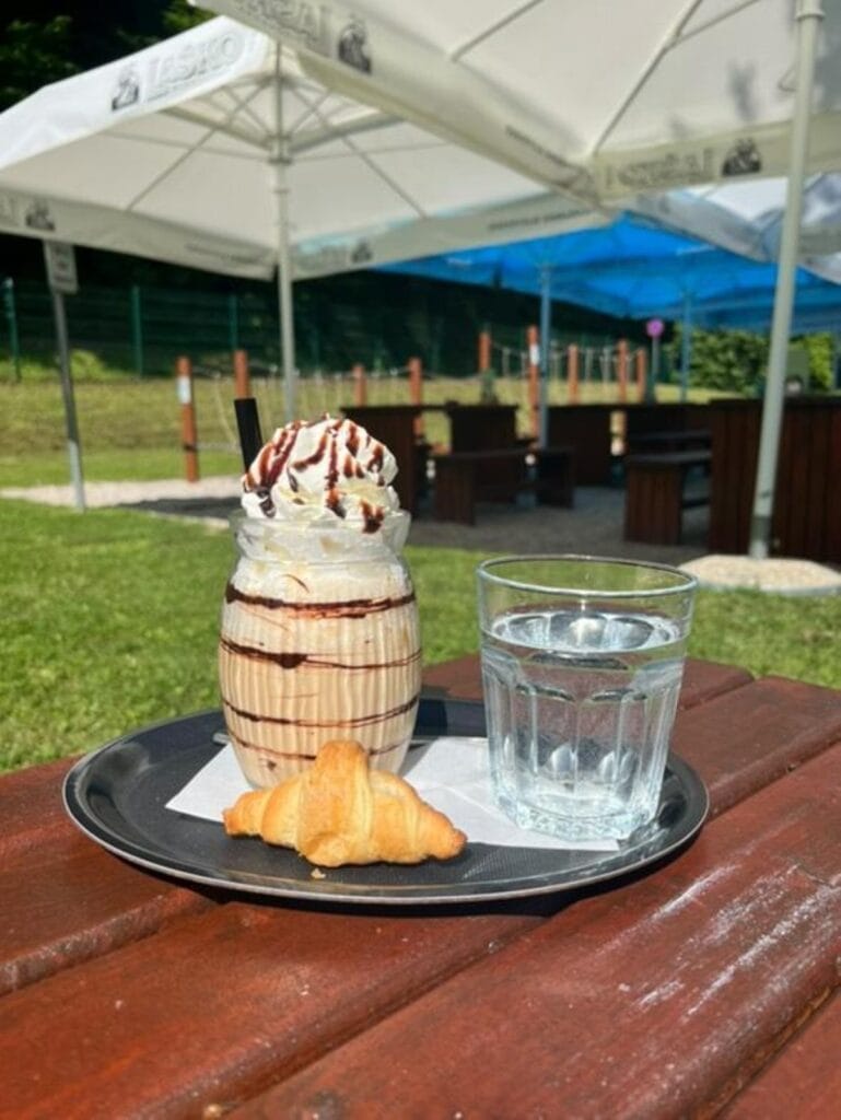 Bar Bazenček — Kava smetana