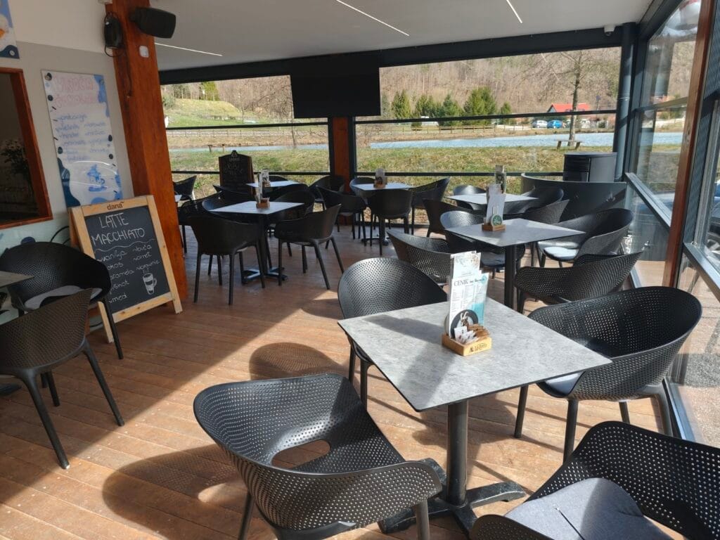 Bar Bazenček — Notranja terasa